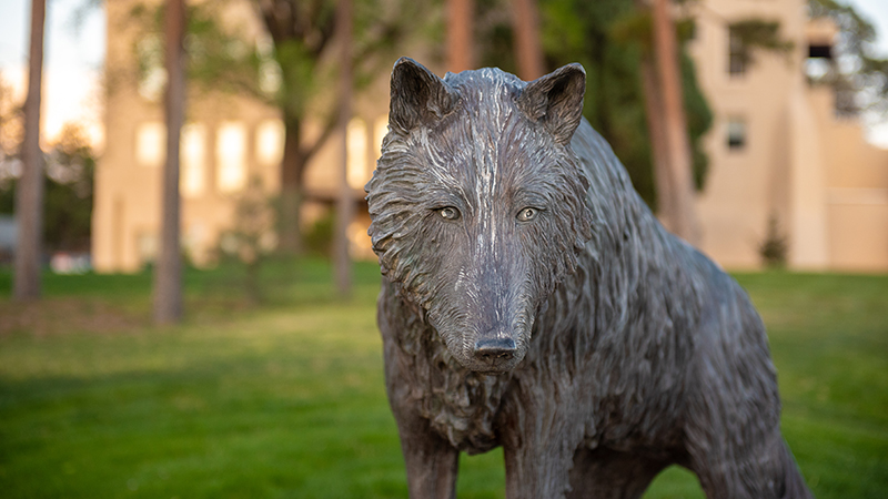 lobo-statue.jpg